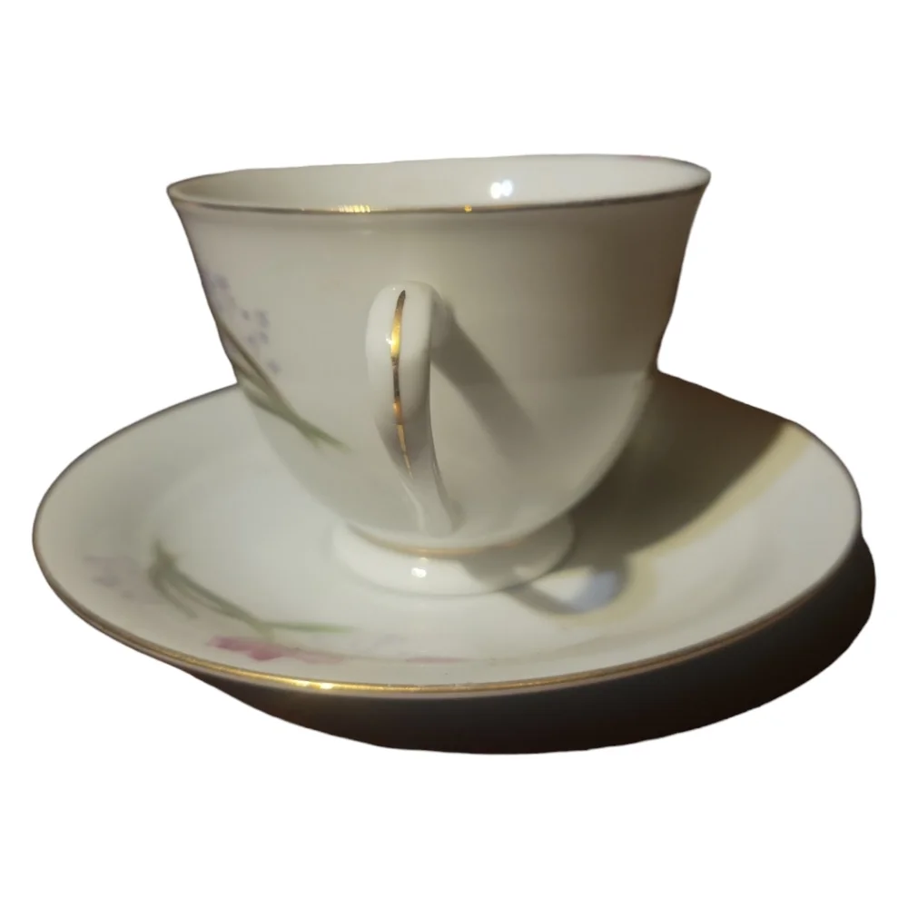 Vtg Tea Cup & Saucer Set, Made by Tangshan China Tulips Flowers Gold Rim